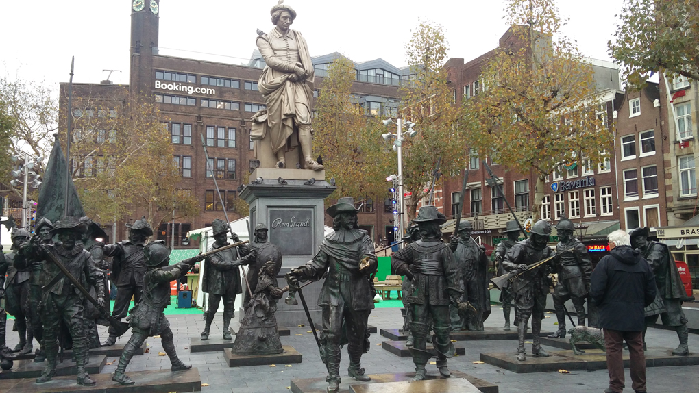 statues of soldiers around a statue of Rembrandt