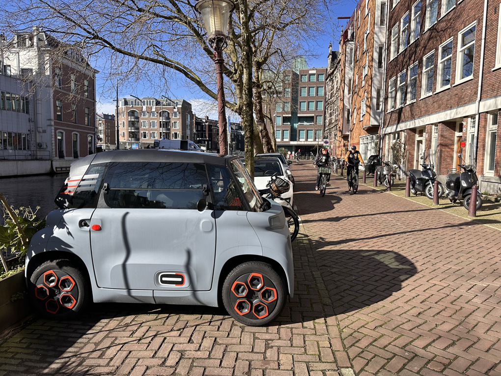 Electric miniature car and cycles in Amsterdam