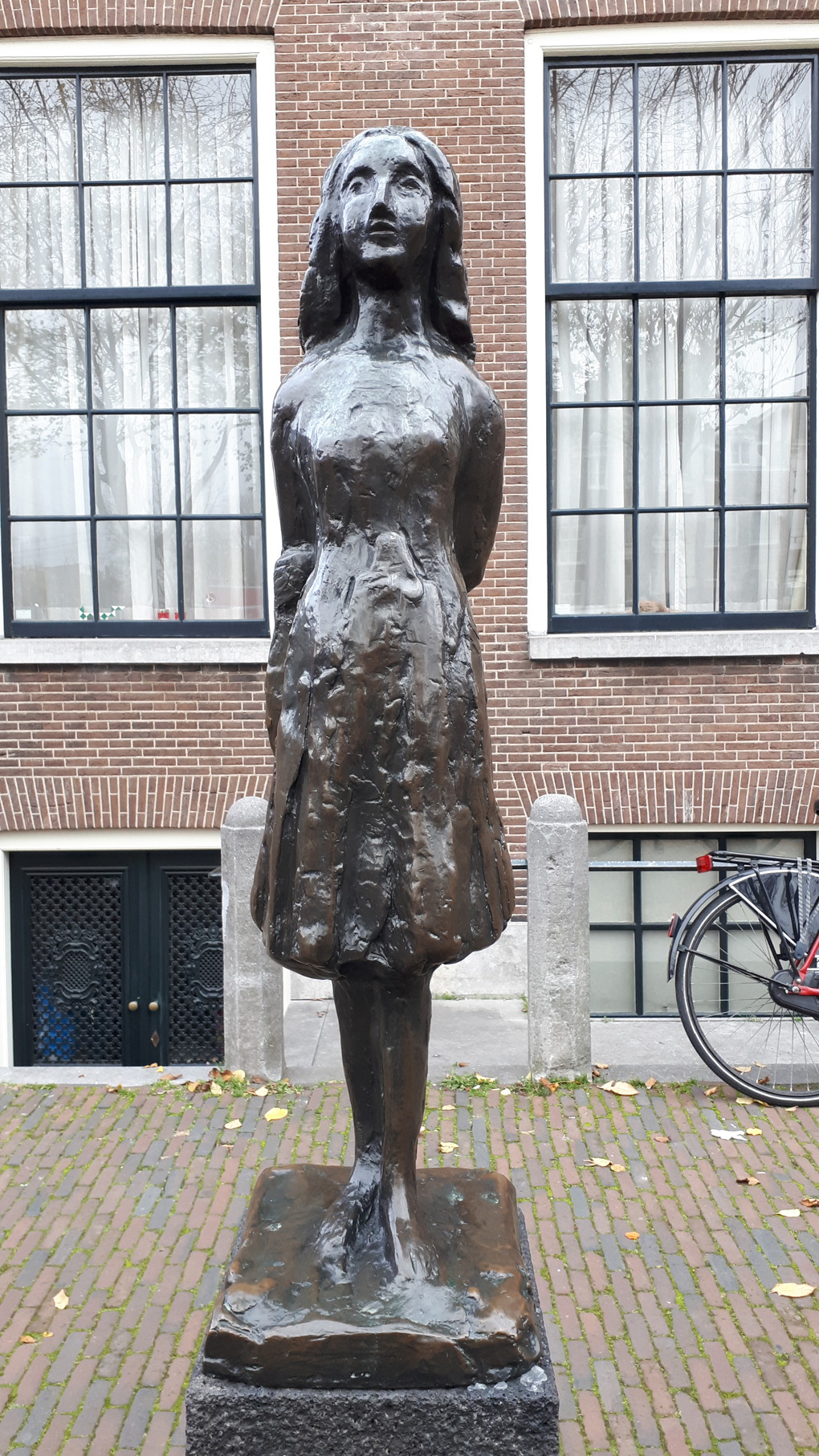 A statue of Anne Frank