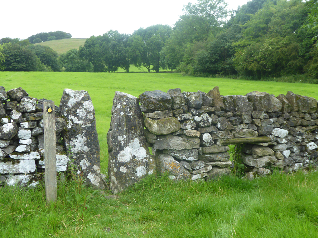 Narrow gap in dry stone wall