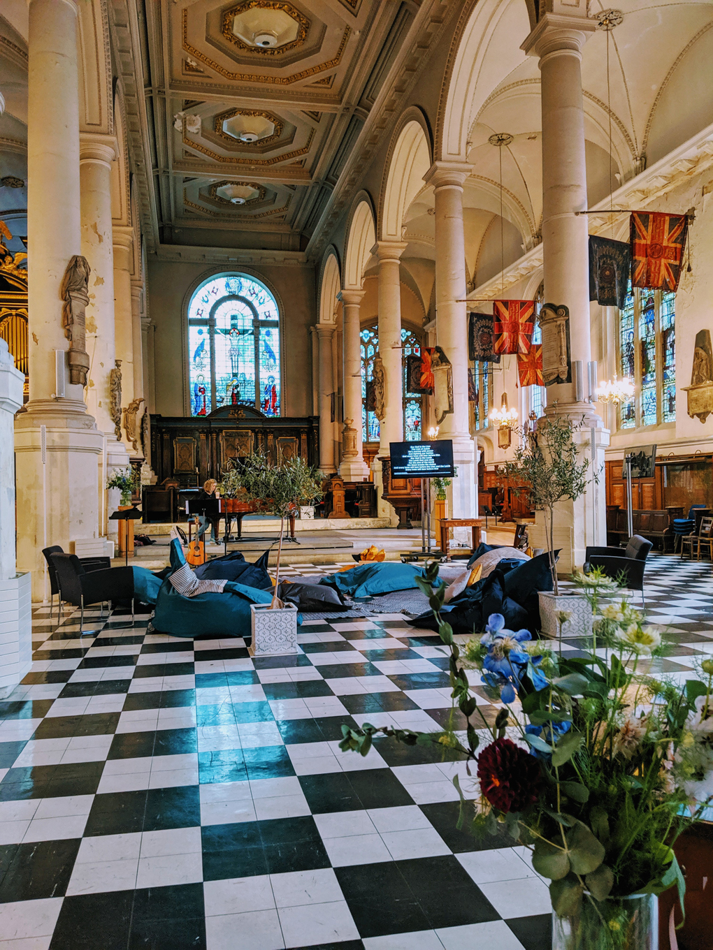 Holy sepulchre church London interior flowers and olive trees