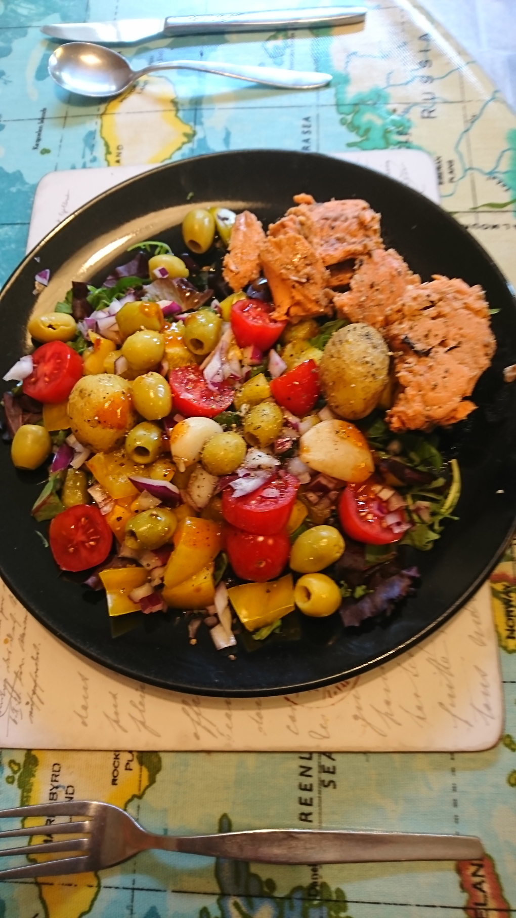 Imagine a landscape with various shapes and full of colour. That’s what my husband’s salads look like! He is no cook but boy can he create a salad! It ends up looking like a piece of art, and tastes amazing !!!