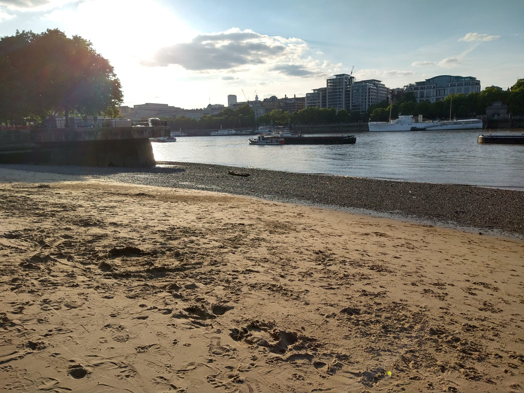 Thames beach with low sun