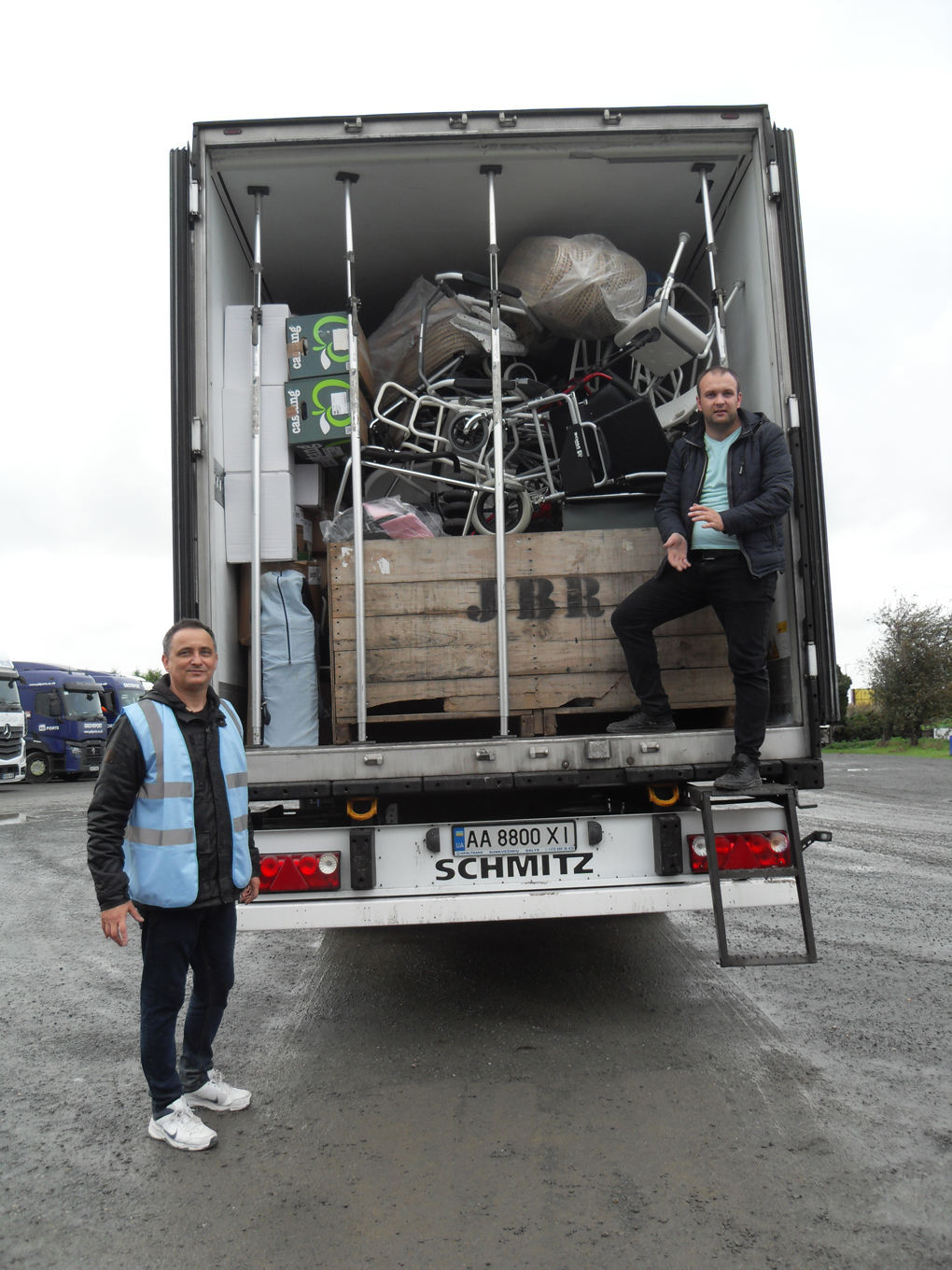 loading of an aid lorry destined for Ukraine