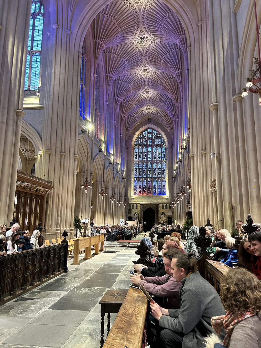 Inside of Bath Abbey with full congregation