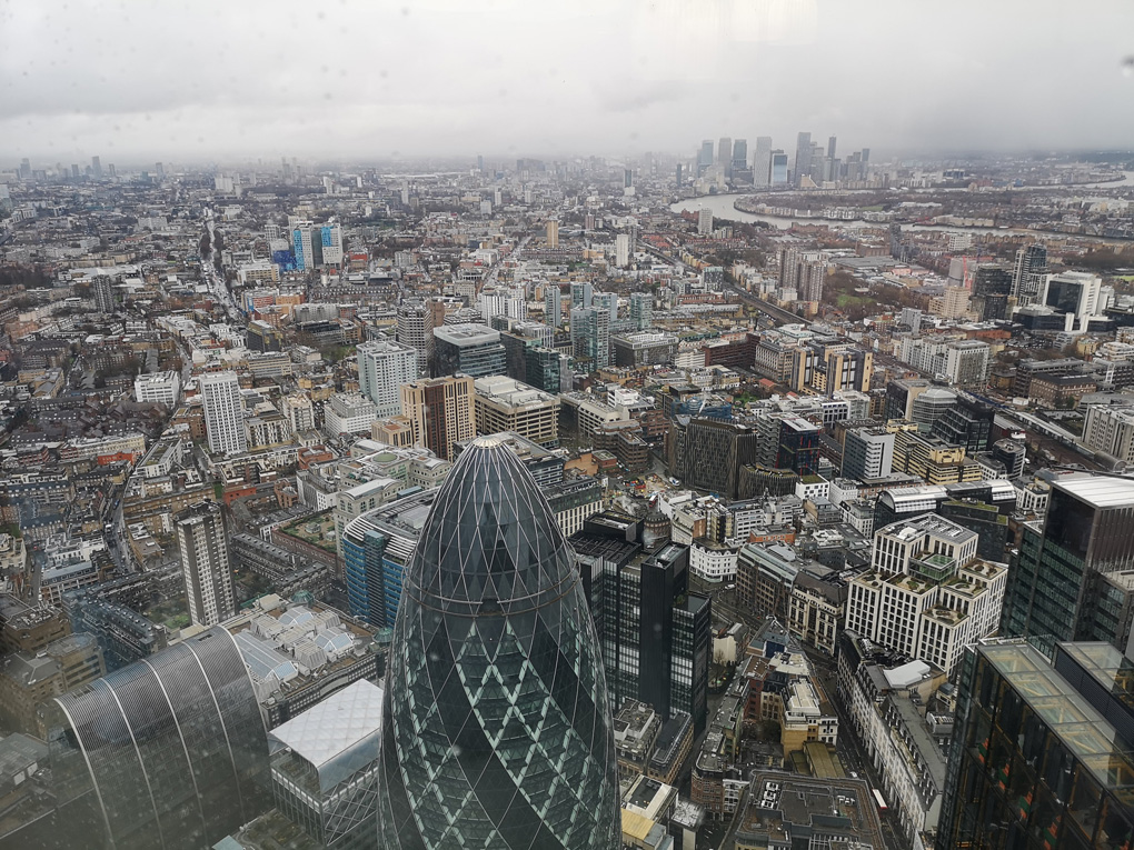 View from bishopsgate across London towards Canary Wharf