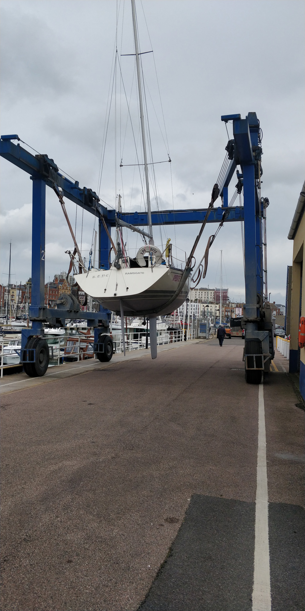 Movable boat lift driving 34 foot yacht through Ramsgate Royal Harbour