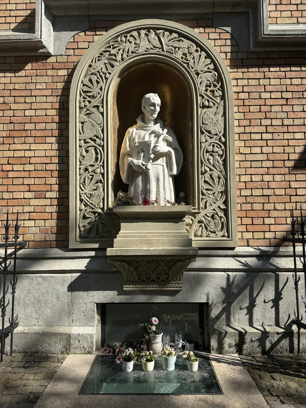 Statue of st Francis of Assisi in the sun
