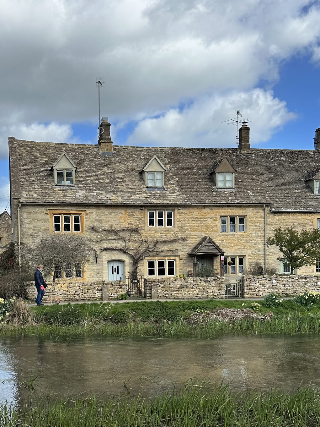A lovely cottage on side of the river
