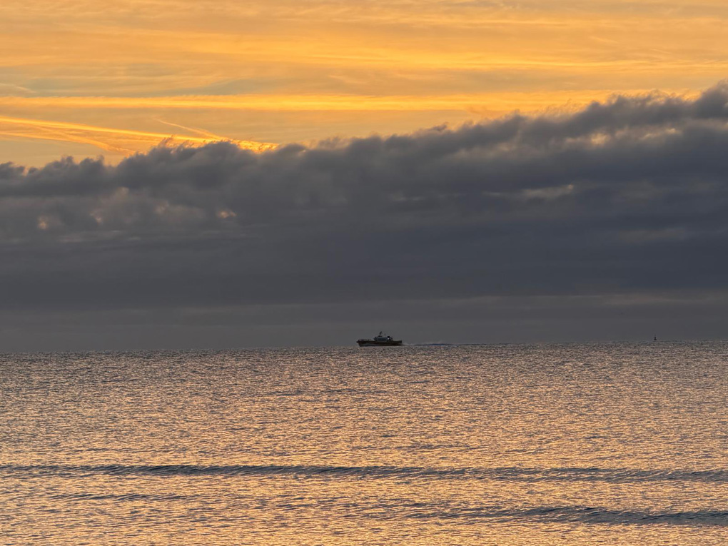 We see a boat framed by a sunrise near Ramsgate